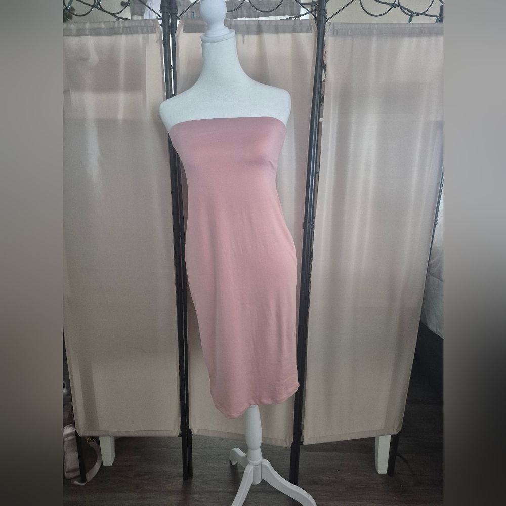 Elegant Strapless Blush Dress